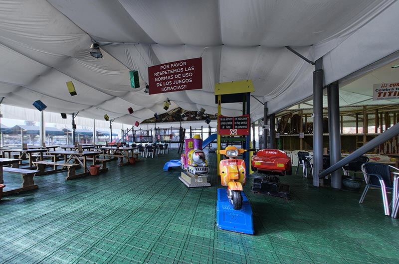 Zona infantil con hinchables en Oviedo